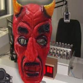 As muitas máscaras de Satanás