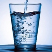Beber água pode melhorar desempenho mental