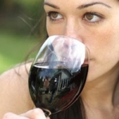Beber vinho pode proteger contra a depressão, sugere estudo