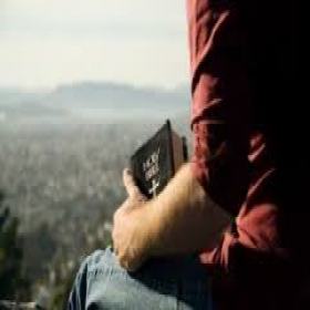 Cristãos são detidos por distribuírem folhetos religiosos 