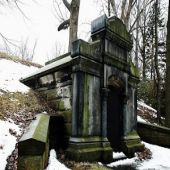 Descoberta de Cadáveres Encontrados em Tumbas Medievais Reabre Discussão Sobre a Existência de Vampiros