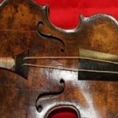 Encontrado o violino do titanic após 100 anos