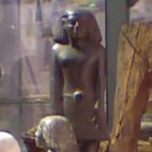 Estátua egípcia move-se sozinha no museu (com vídeo)