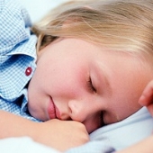 Falta de rotinas de sono afeta cérebro das crianças