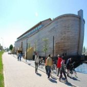 Holandês Faz Réplica da Arca de Noé