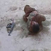 Homem-bomba é imobilizado em campo de críquete no afeganistão