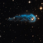Hubble detecta lagarta cósmica com 6 triliões de quilómetros