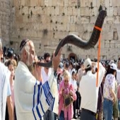 Israelenses celebram ano novo judaico