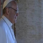 Papa francisco diz não julgar gays e contraria bento 16