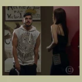 Personagens de novela da Globo referenciam diálogo entre Girafales e Florinda