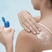 Protetor solar pode retardar envelhecimento da pele, sugere estudo