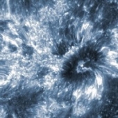 Telescópio da nasa captura foto de região misteriosa do sol